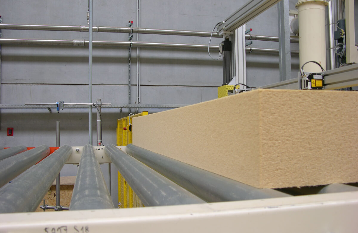Wood-ﬁber insulation board manufactured according to the Siempelkamp dry-process
